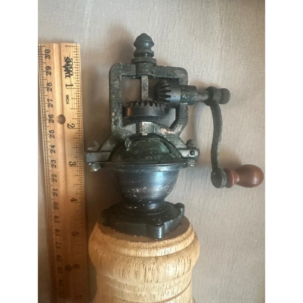 Vintage Hand crank pepper mill